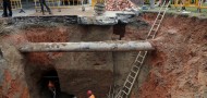 Construction workers are repairing the sinkhole on the North Ring Road (Photo credit: www.china.com)