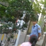 cat animal abuse shenzhen security guard hospital journalist beaten attack