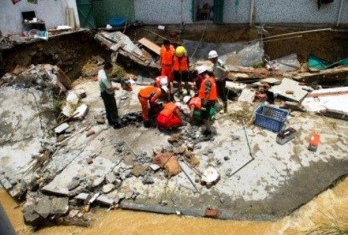 shenzhen pregnant woman flooding rain storm