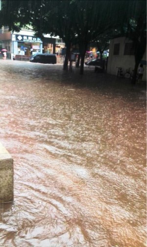 Guangzhou rain flooding street traffic