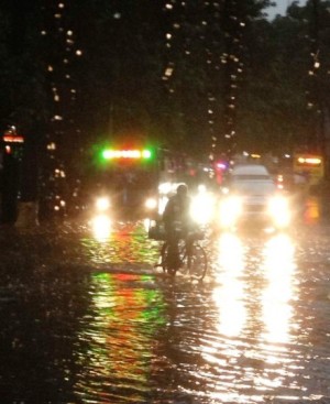 guangzhou heavy rain flood traffic roads flooding