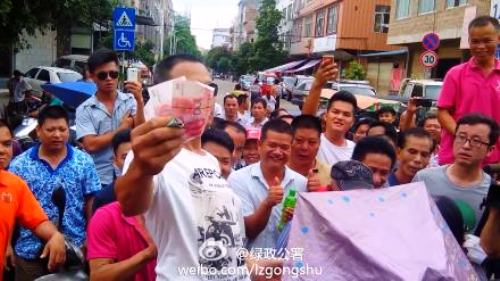 yulin street market hustle 05 yulin street market dog sellers animal activists