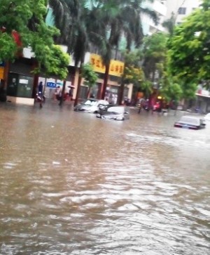 guangzhou zhanjiang flood rain heavy roads