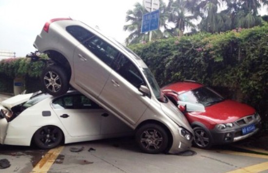 shenzhen six car pileup traffic accident