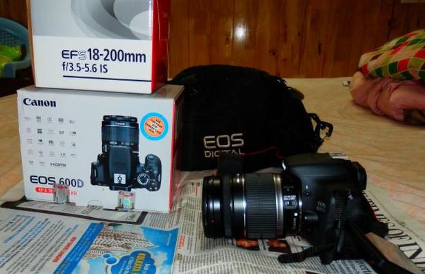 Medium_1358342656_442479360_2-canon-eos-600d-180-mp-dslr-black-kit-w-18-200mm-lens-like-brand-new-bhubaneswar